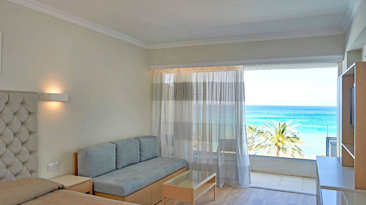 Double Superior Front Sea View